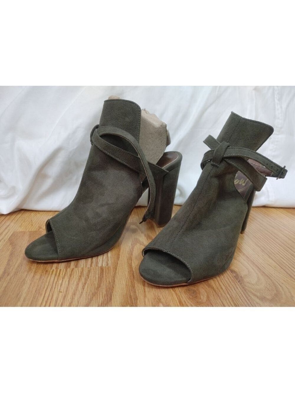 Women's Glow Green Peep Toe Ankle Strap Faux Suede Block Heels Size 8
